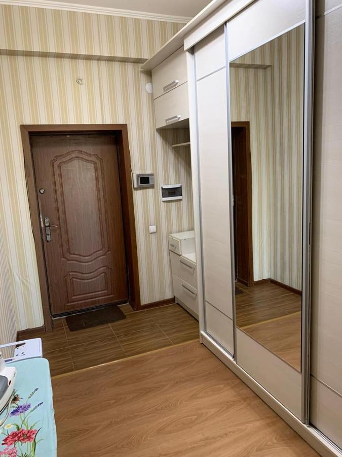 Bishkek, Promenade Apartamento Exterior foto