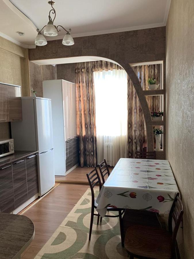 Bishkek, Promenade Apartamento Exterior foto